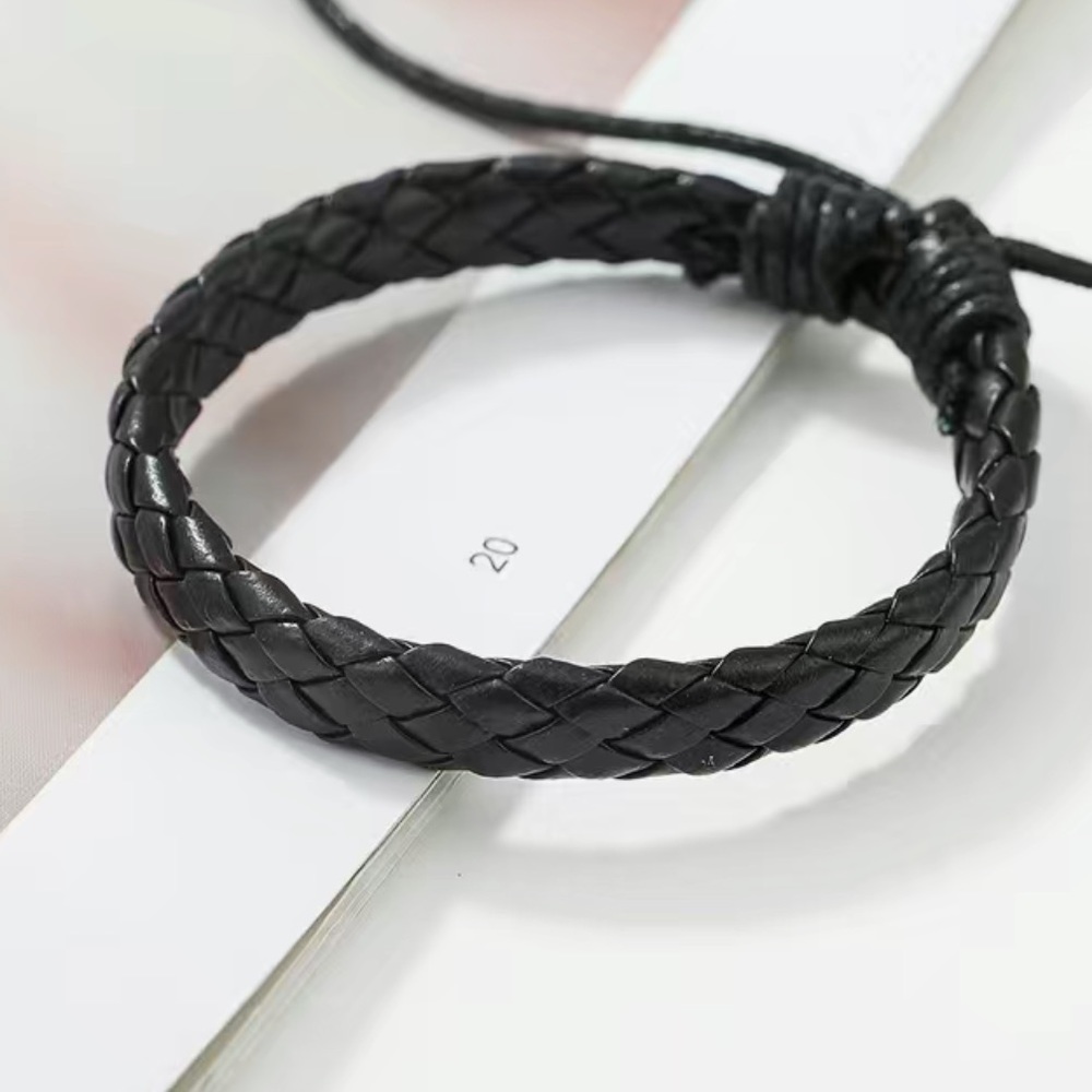 Brand new Men's Simple Round Pointer Bracelet